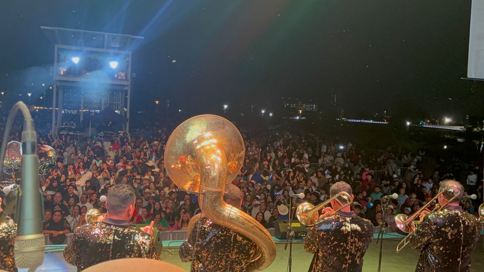 Banda El Regreso, mantiene las tradiciones mexicanas